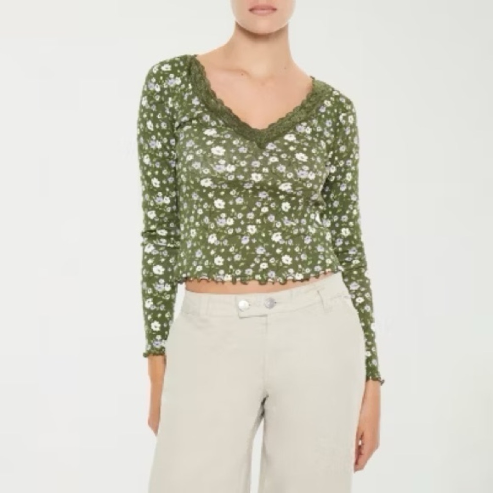Forever 21 Green Floral Lace Trim Long Sleeve Ribbed Stretch V Top Cottagecore